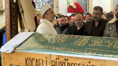 Kocaeli’nin İzmit ilçesinde ortağı Uğur Öz (41) tarafından tabancayla vurularak