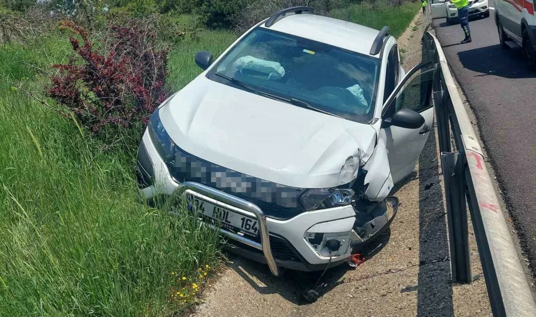 Bolu’da TEM Otoyolu’nda iddiaya göre sürücüsünün direksiyon başında uyuyakaldığı otomobilin