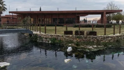 Pamukkale’deki Hierapolis Ören Yeri’nde alanın dokusuna uyumlu şekilde ziyaretçi karşılama