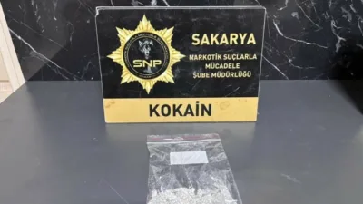 Sakarya’da polis ekiplerince Kuzey Marmara Otoyolu gişelerinde gerçekleştirilen operasyonda, İstanbul’dan