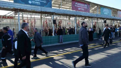 Kurban Bayramı süresince Gümüşoluk Kurban Pazarı’nda yoğun mesai harcayan Pursaklar
