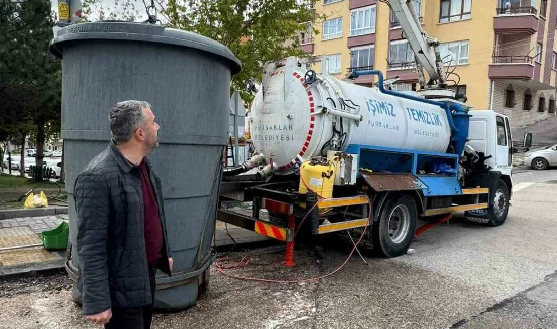 Pursaklar Belediyesi, ilçe genelinde sürdürdüğü temizlik çalışmaları kapsamında günlük çöp