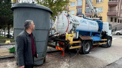 Pursaklar Belediyesi, ilçe genelinde sürdürdüğü temizlik çalışmaları kapsamında günlük çöp