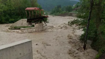 Kastamonu’nun Azdavay ilçesinde sağanak yağış sonrası Şehriban Çayı’nın debisinin yükselmesiyle