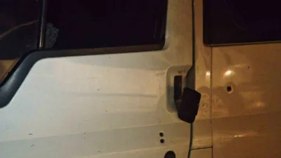 Sakarya’nın Akyazı ilçesinde bir minibüs içerisindeki 2 kişinin tabancayla vurularak