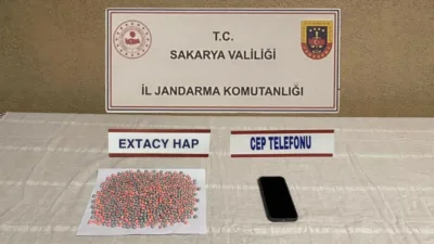 Sakarya’da jandarma ekiplerinin 3 ilçede sokak satıcılarına yönelik düzenlediği operasyonlarda