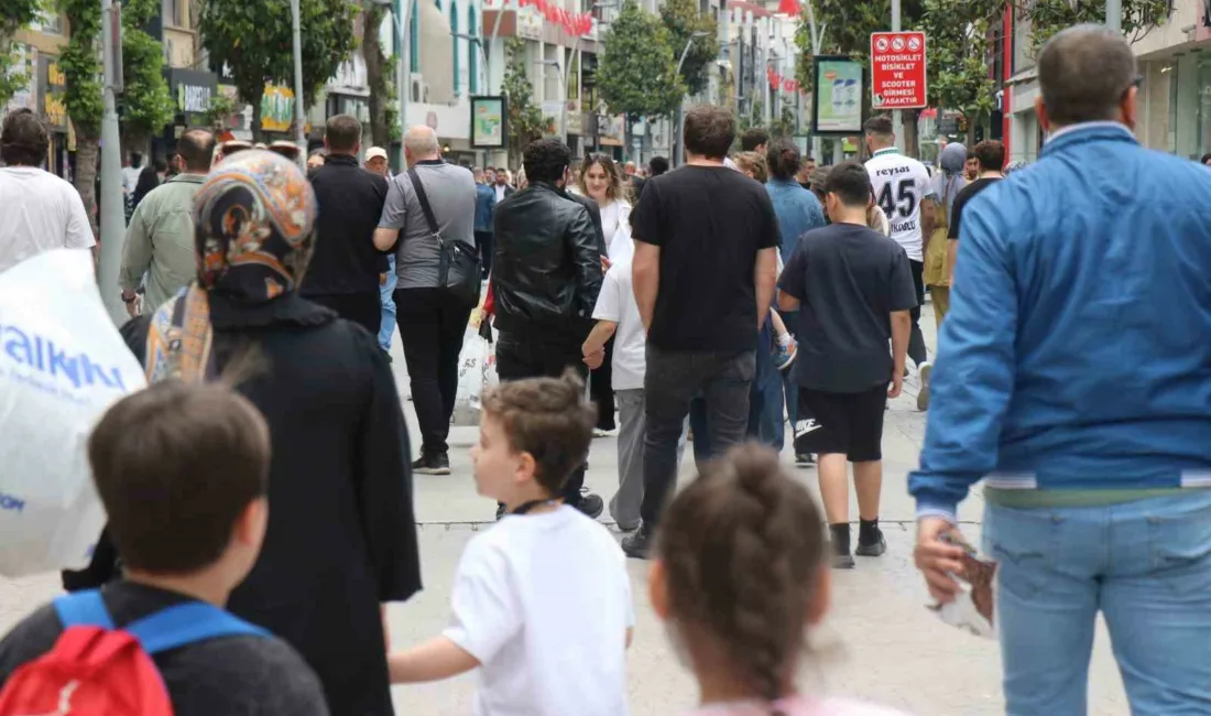 Sakarya’da Kurban Bayramı arefesinde bayramlık alışverişini ve hazırlıklarını tamamlamak isteyen