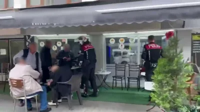 Sakarya’da polis ekiplerince düzenlenen fuhuş operasyonunda, çay ocaklarına gelen özellikle