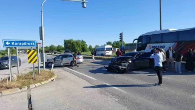 Sakarya’nın Akyazı ilçesinde dün 6 kişinin yaralandığı kavşakta bugün bir