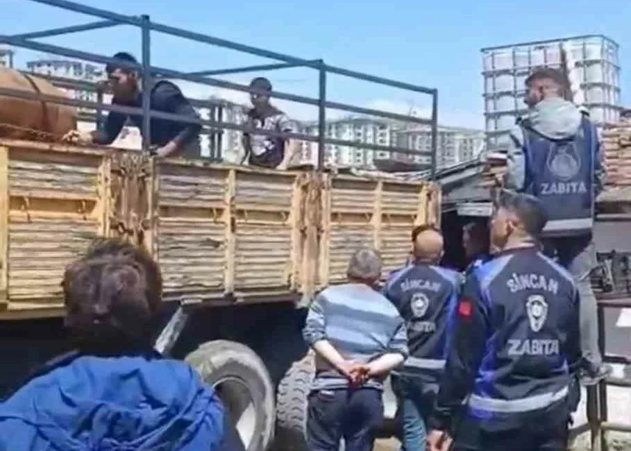 Sincan Belediyesi’nce ilçe genelinde yürütülen denetimlerde ruhsatsız ahırlar hayvan satışından