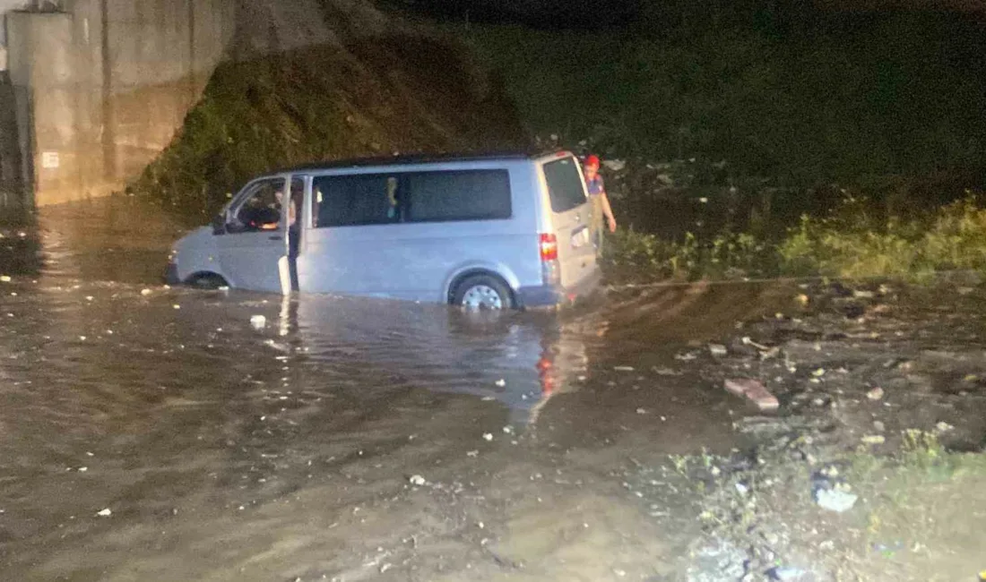 Sakarya’nın Pamukova ilçesinde etkili olan sağanak yağış sonrası suyla dolan
