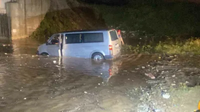 Sakarya’nın Pamukova ilçesinde etkili olan sağanak yağış sonrası suyla dolan