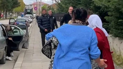 Bolu’da görülen uyuşturucu davası çıkışında ortalık karıştı. Sanık yakınları önce