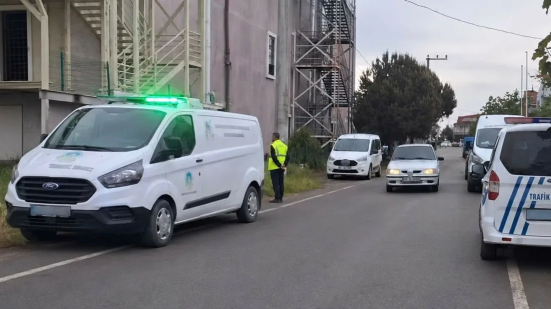 Sakarya’nın Kocaali ilçesinde çocuklarının gözü önünde tartıştığı eşini boğazını keserek