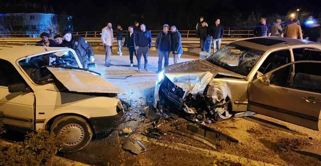Karabük’ün Eskipazar ilçesinde alkollü sürücünün ters istikametten kavşağa girmesi sonucu