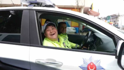 Düzce’de down sendromlu Oğuz Kaan’ın hayali gerçek oldu. Polis üniforması