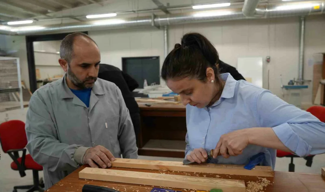 Selçuklu Devleti’nden günümüze kadar ulaşan ahşap oyma sanatı, Kastamonu’da açılan