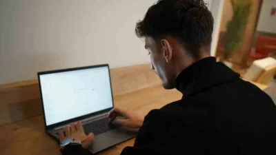 Uzmanlar, yapay zekanın insan beynini bloke ederek muhakeme yeteneğini zayıflattığı