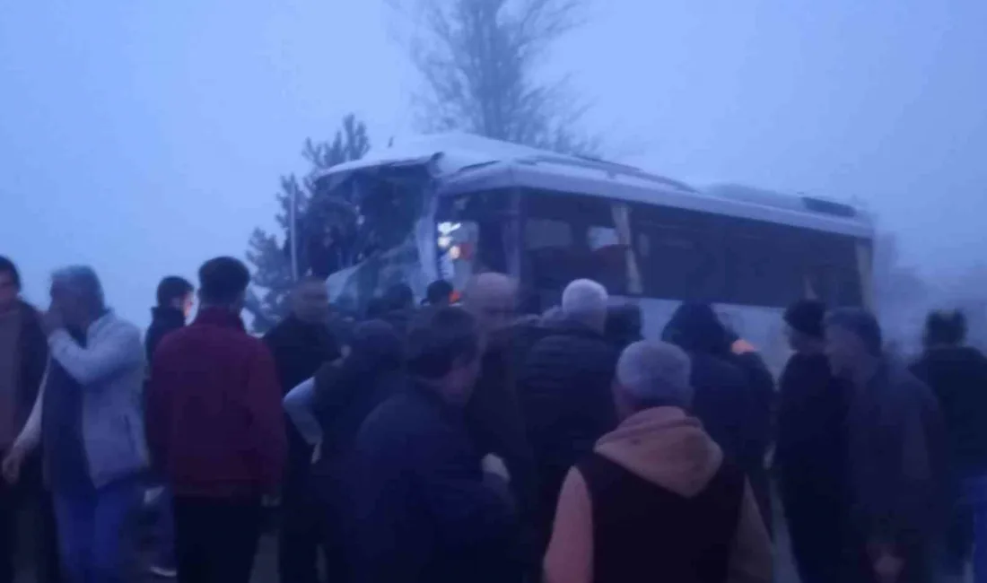 Bolu’nun Mudurnu ilçesinde yağış nedeniyle kayganlaşan yolda kontrolden çıkan yakıt