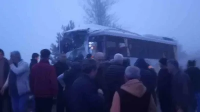 Bolu’nun Mudurnu ilçesinde yağış nedeniyle kayganlaşan yolda kontrolden çıkan yakıt