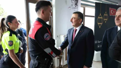 Zonguldak’ta Kurban Bayramı dolayısıyla Polisevi’nde düzenlenen bayramlaşma programı, geniş katılımla