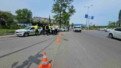 Zonguldak’ta liman sahasına girmek için geri manevra yapan yük treni,