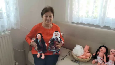 Kastamonu’nun İnebolu ilçesinde yaşayan Şükran Sünnetçi, 14 yıldır yaptığı bez