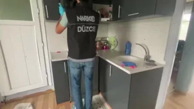 Düzce’de polis ve jandarma narkotik suçlarla mücadele ekiplerinin yaptığı operasyonlarda