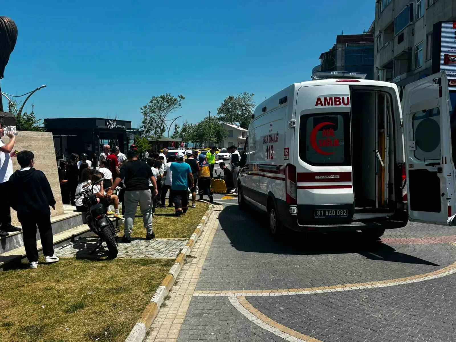DÜZCE(İHA) – Düzce’nin Akçakoca’da ilçesi Çuhalı çarşısında kavşakta meydana gelen