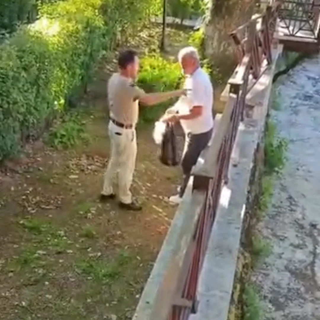 Bolu’nun Göynük ilçesinde yer alan Akşemseddin Hazretleri Türbesi’nin bahçesinde alkol