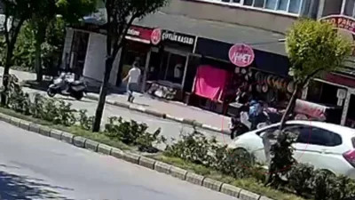 Karabük’ün Safranbolu ilçesinde, aldığı takdir belgesinin heyecanıyla arkadaşlarıyla birlikte koşarak