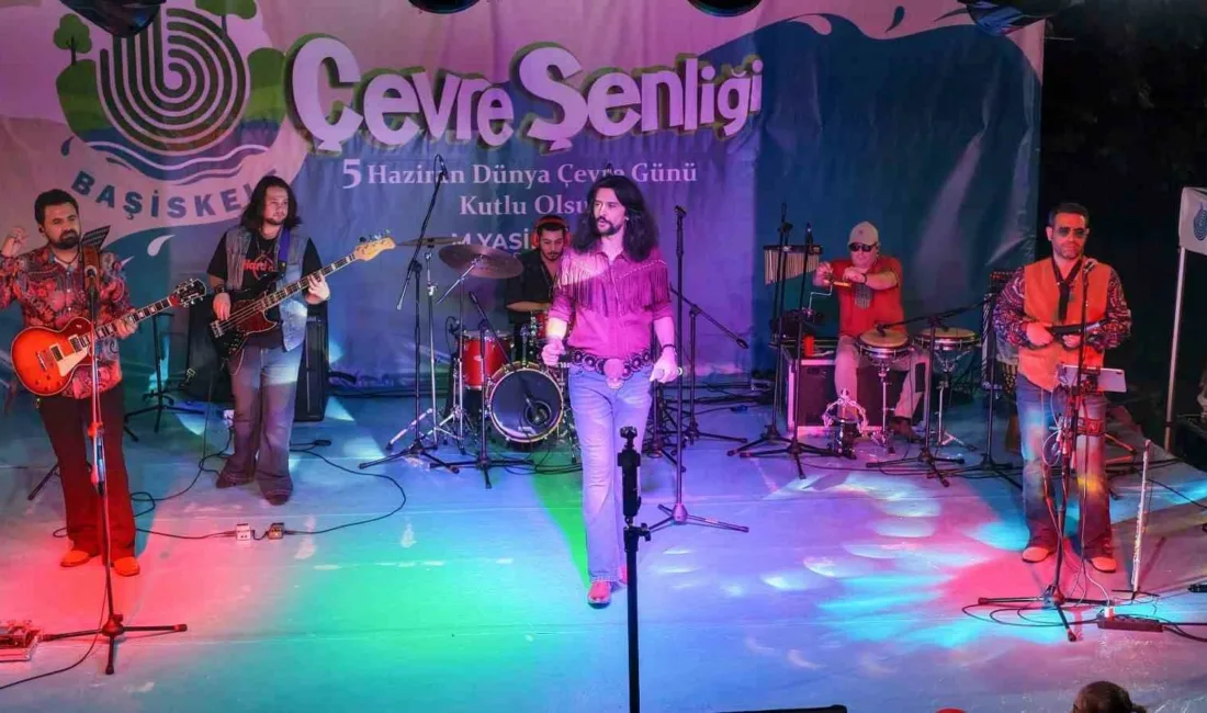 Başiskele’de çevre şenliği’nde sahne alan Anadolu Retro, Barış Manço’nun eserleriyle