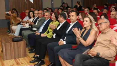 Ankara Divriği Kültür Derneği’nin hayata geçirdiği Türk Halk Müziği Korosu,