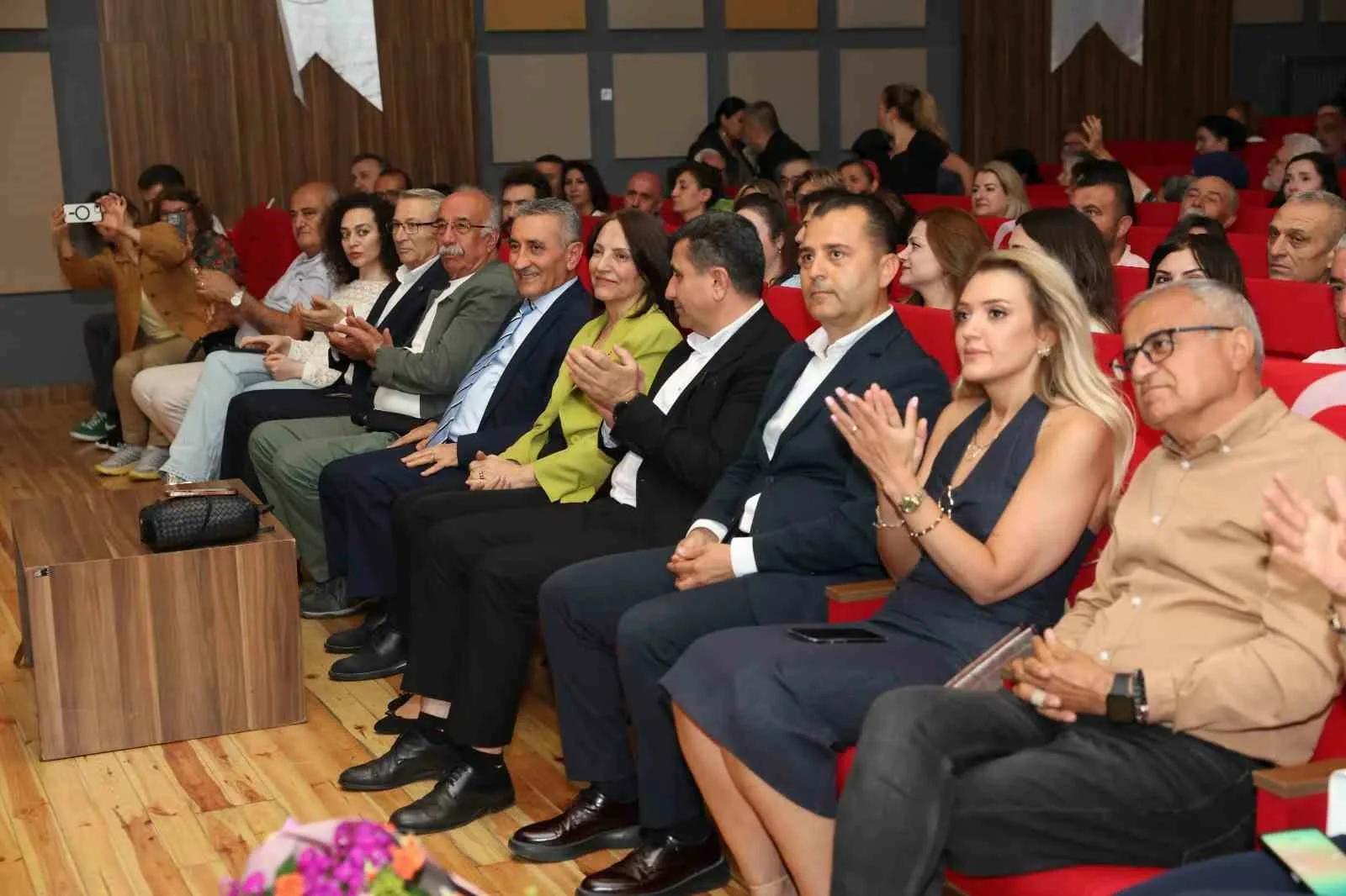 Ankara Divriği Kültür Derneği’nin hayata geçirdiği Türk Halk Müziği Korosu,