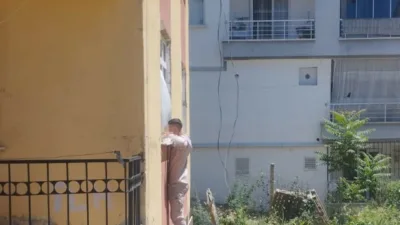 Ankara’nın Akyurt ilçesinde bir evden çeyrek altın çalan şüpheli, kameradan