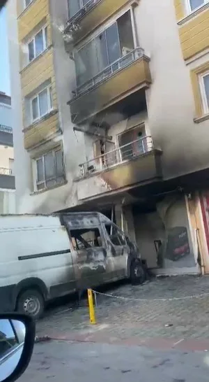 Ankara’nın Keçiören ilçesinde gece saatlerinde çıkan yangında bir dükkan, bir