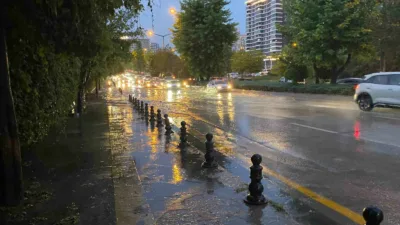 Ankara’da akşam saatlerinde sağanak yağış etkili oldu. Ankara’da akşam saatlerinde