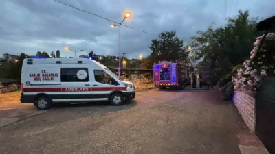 Karabük’te iki katlı bir evin yanında bulunan ardiyede çıkan yangın,