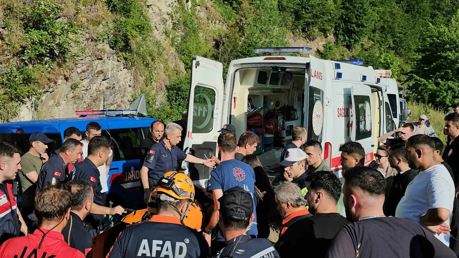 Zonguldak’ta arkadaşlarıyla birlikte girdiği şelalede kaybolan gencin cansız bedenine ulaşıldı.