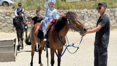 Karabük’te düzenlenen sünnet şöleninde bir araya gelen 25 çocuk, gün