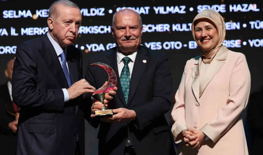 Ankara Ticaret Odası’na (ATO) Türk Kızılay tarafından ‘Yılın Kamu Kurumu