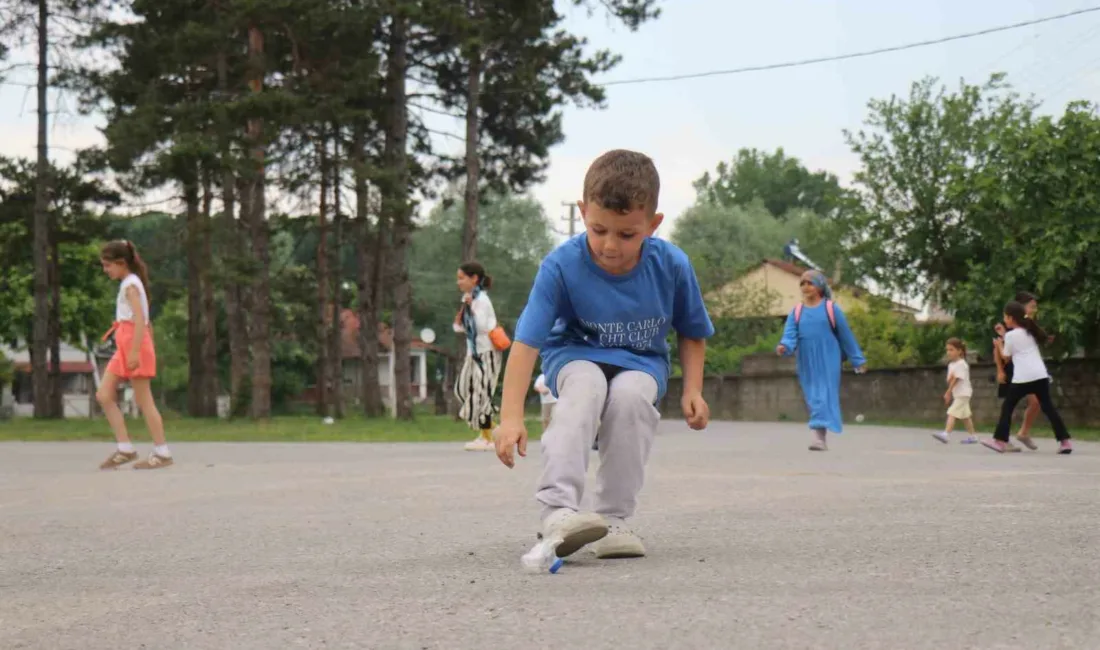 Sakarya’nın Akyazı ilçesinde, ayrıştırılmamış çöp bulmanın neredeyse imkansız olduğu mahallede