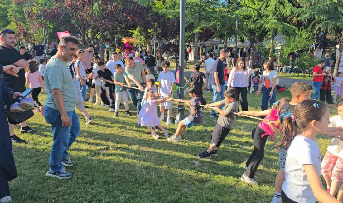 Karabük Belediyesi tarafından Babalar Günü dolayısıyla düzenlenen etkinlikte babalar ve