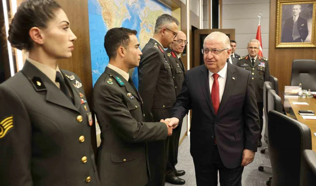 Milli Savunma Bakanı Yaşar Güler, Kara Kuvvetleri Komutanı Orgeneral Metin