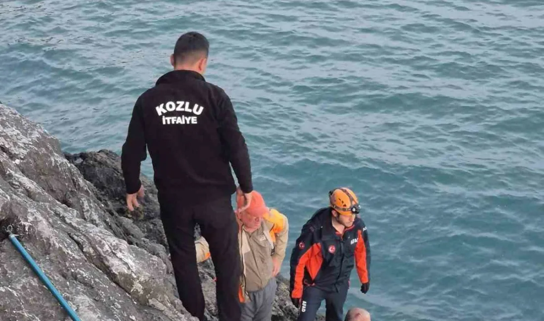 Zonguldak’ın Kozlu ilçesinde balık tutmak için çıktığı kayalıklardan düşerek yaralanan