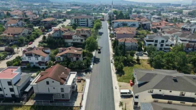 Başiskele Seymen Mahallesi’nde sıcak asfalt ve kaldırım yenileme çalışmaları tamamlandı,