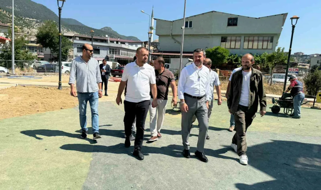 Karabük Belediye Başkanı Özkan Çetinkaya, yapımı devam eden tema parklarda