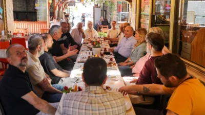 Düzce Belediye Başkanı Dr. Faruk Özlü, Gaziantep Caddesi esnafıyla buluştu.