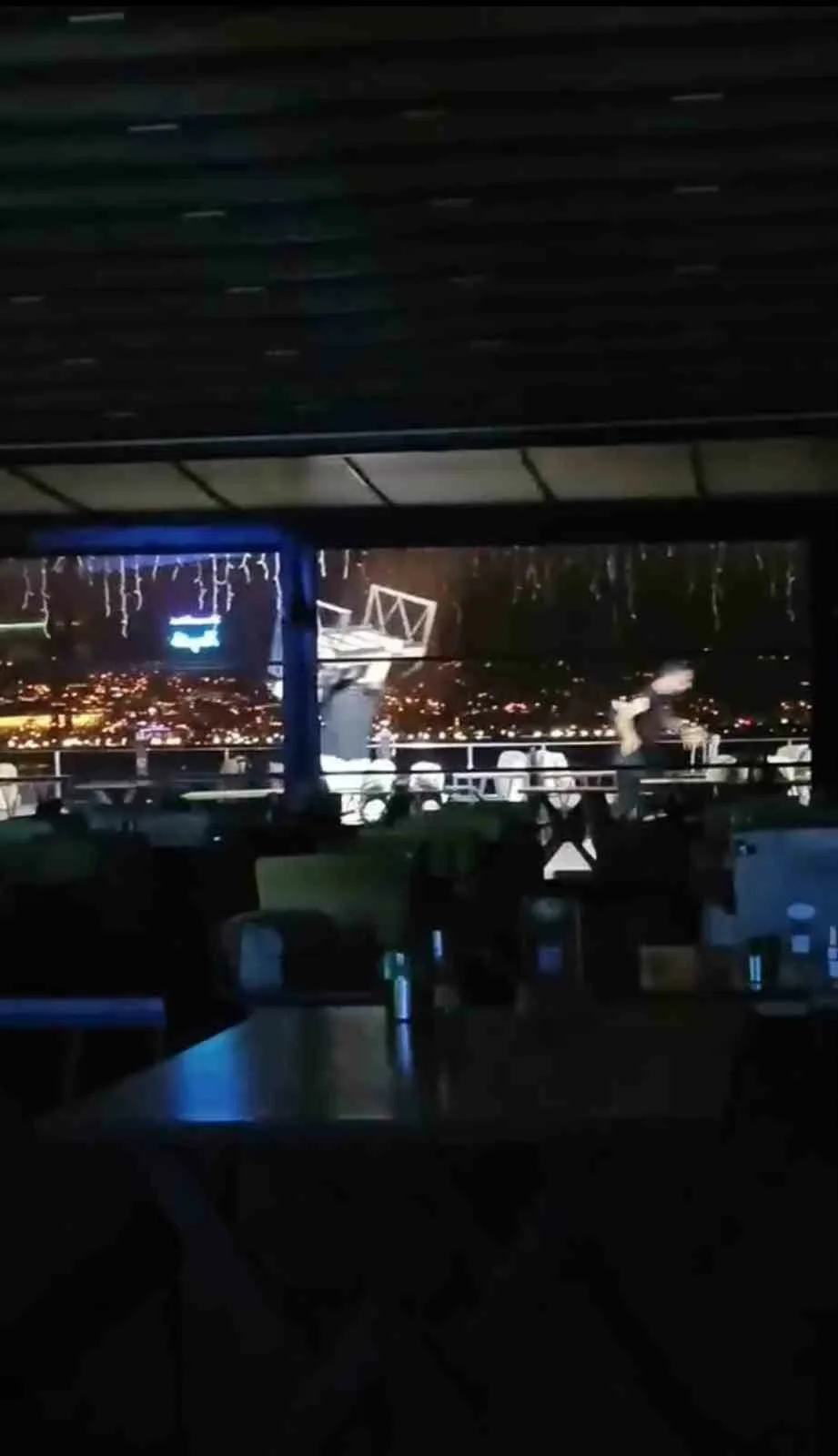 Kocaeli’nin İzmit ilçesinde alkollü oldukları ve birbirlerini tanımadıkları belirtilen 2