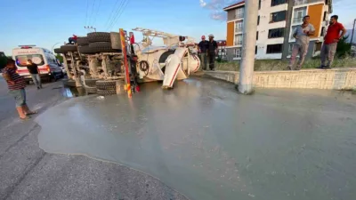 Bolu’da beton mikserinin devrilmesi sonucu meydana gelen trafik kazasında sürücü